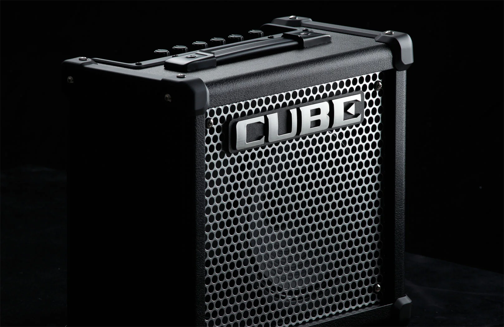 Roland CUBE-10GX 10 Watt 1 X8" Guitar Amplifier (Black) - Image 2