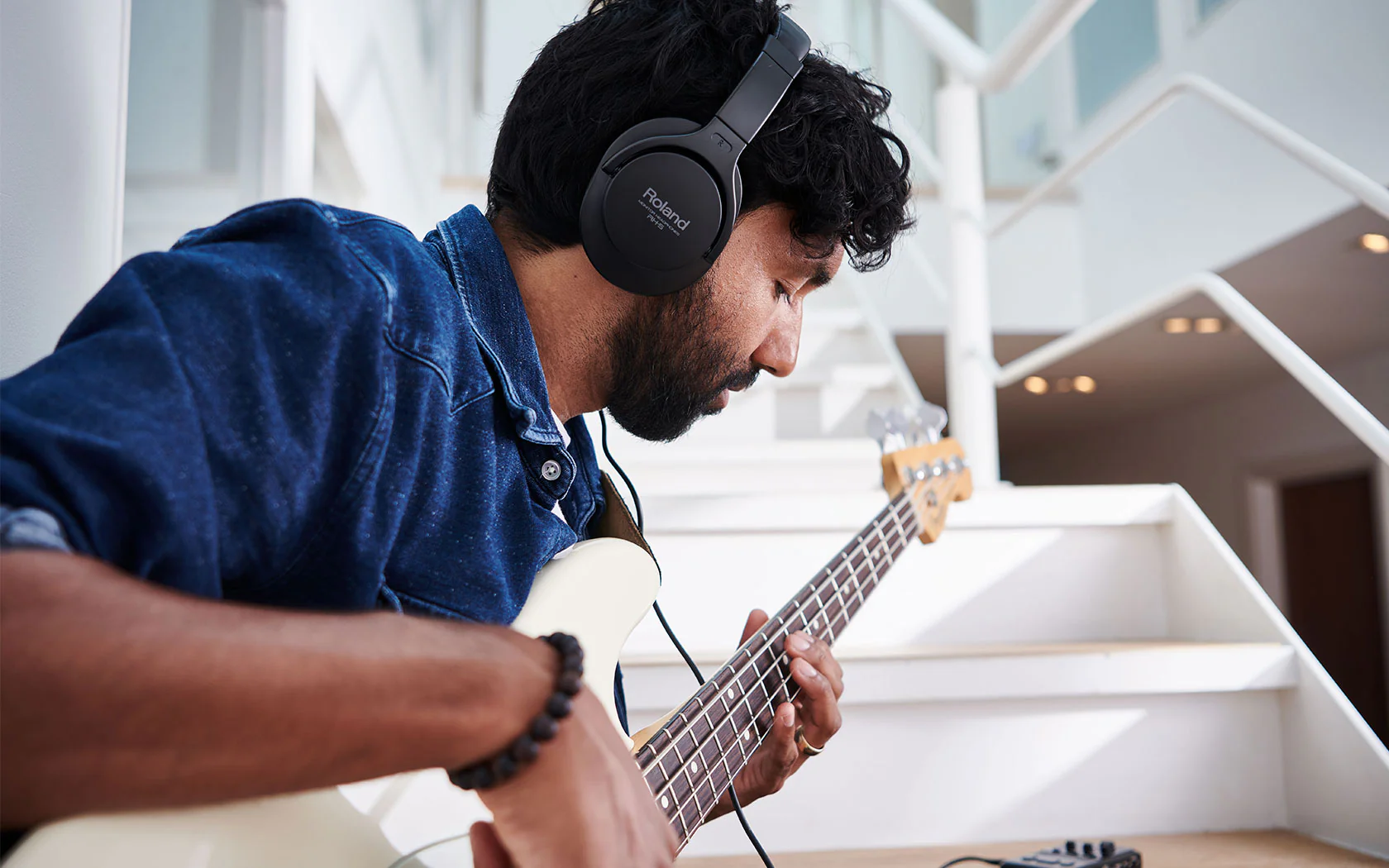 Roland RH-5 Closed Type Stereo Headphones - Image 5